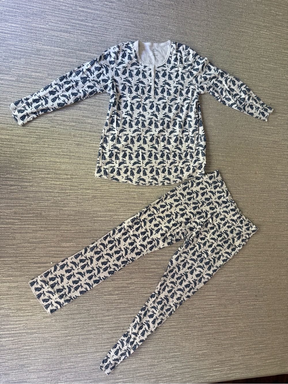 Roller Rabbit Women’s Blue Rabbit Pajamas size Large